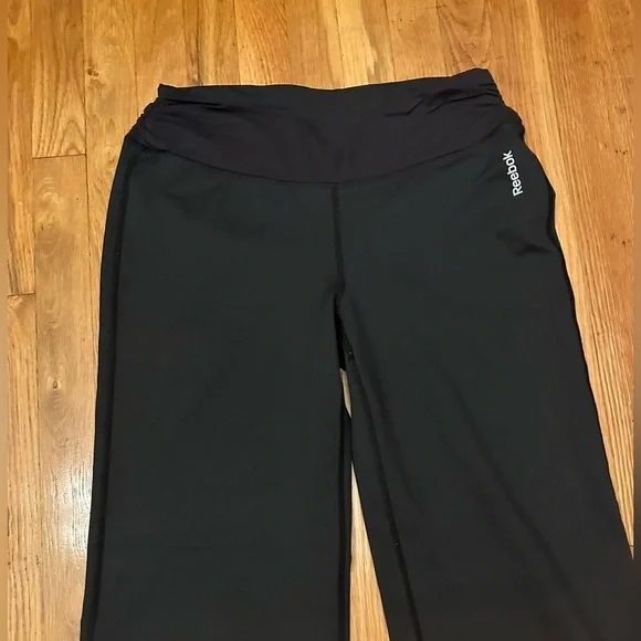 Reebok Women’s Black Flare Leggings Size Medium - Picture 3 of 6